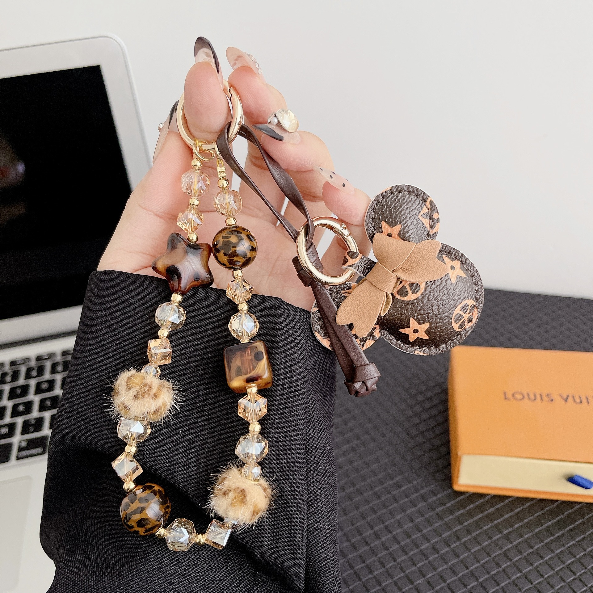 Buca mano de alta calidad de la serie de pulseras de leopardo Mickey pulseras de moda móvil mochila corta muñeca