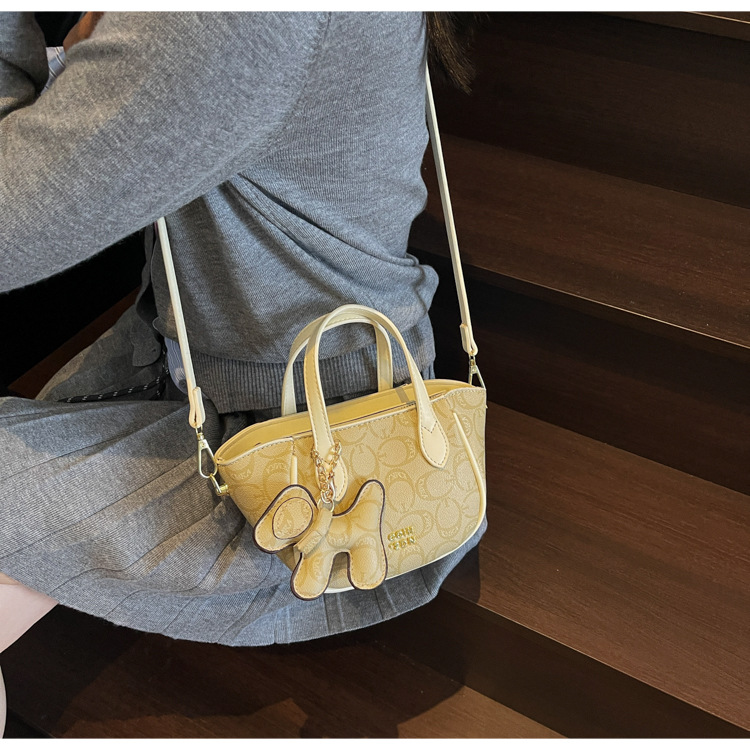 A high-end retro printed bucket bag for summer 2025, a trendy and versatile crossbody bag for women undefined