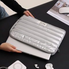 新商品の星輝携帯収納バッグはパソコンの内胆バッグを持って旅行します。