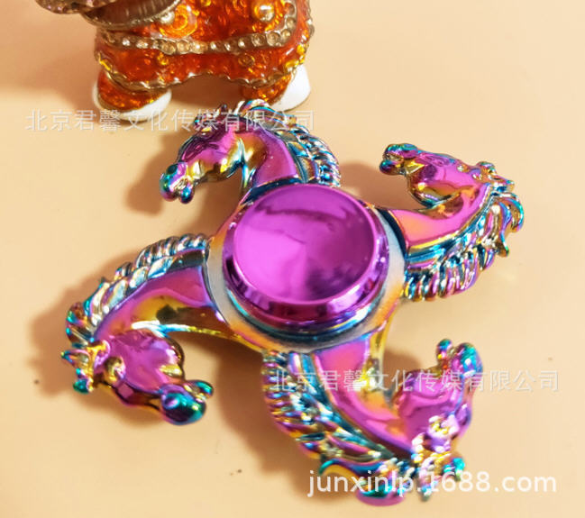 B Dedos de araña de colores, peonza, yema del dedo de metal de tres hojas, peonza de dos hojas, productos pequeños, suministro al por mayor