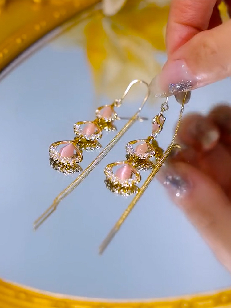 1 Pair Retro Flower Inlay Metal Artificial Gemstones Zircon Drop Earrings display picture 2