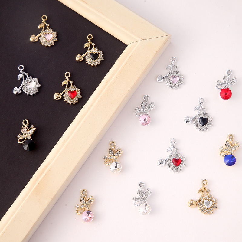 New Japanese and Korean style necklaces for women, niche design with a high-end feel, heart-shaped and peach-shaped, versatile and fashionable dly jewelry accessories New Japanese and Korean style necklaces for women, niche design with a high-end feel, heart-shaped and peach-shaped, versatile and fashionable dly jewelry accessories