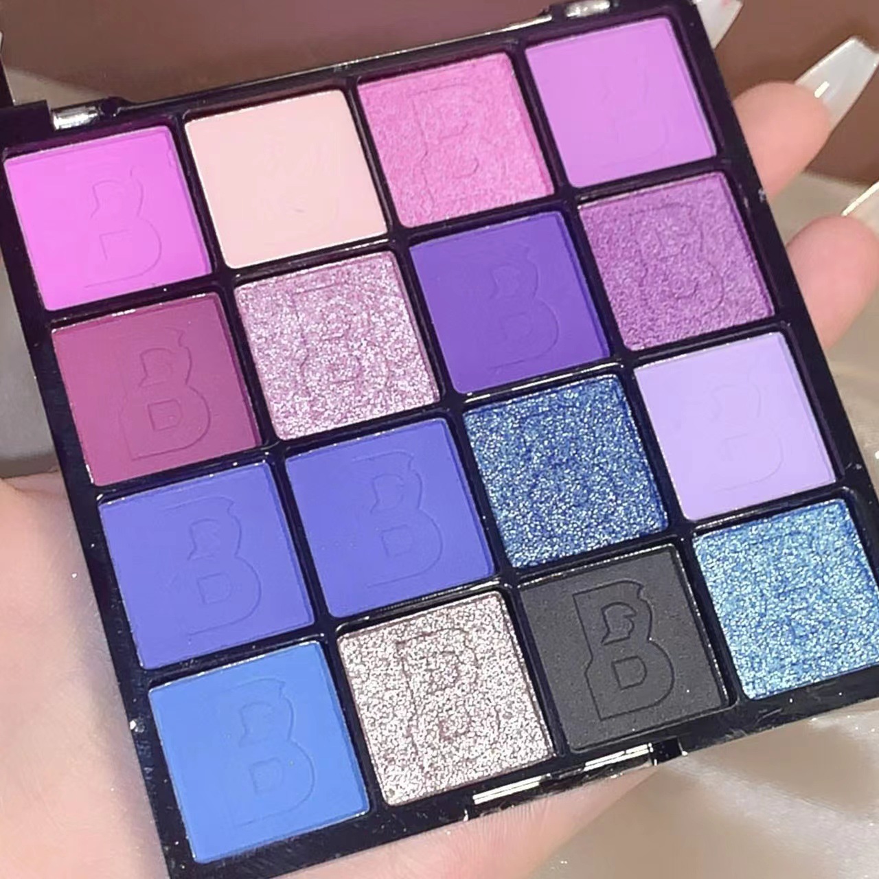 Misslara's 16-color, matte and pearlescent eyeshadow palette, candy-colored Tiktok cross-border makeup undefined