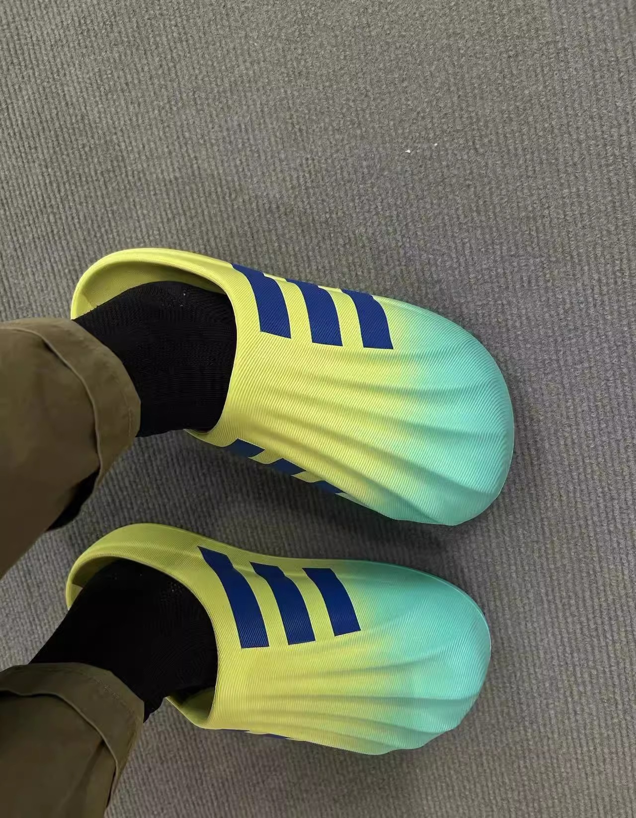 Putian EVA auténtico primavera y otoño nuevo tipo de zapatillas de cabeza de conchas de dopamina para hombres y mujeres zapatillas de agujero de fondo grueso