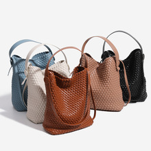 跨境外贸新款女包软皮全手工编织大容量复古子母托特包单肩水桶包