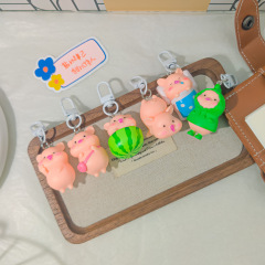 白いM12キーホルダー、キュートで楽しい立体的な子豚キーホルダー、かわいい豚の動物のバッグチャーム、カップルや親友へのプレゼント