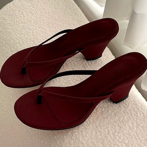 Korean Dongdaemun Women's Shoes: Sexy, Minimalist Flip-Flops with Elegant, Slimming Design—Featuring a Sturdy, Tapered Heel Perfect for Outfits