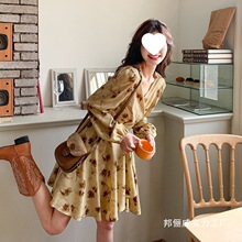 茶歇法式黄色碎花长袖连衣裙女秋装2025新款小个子微胖收腰a字裙