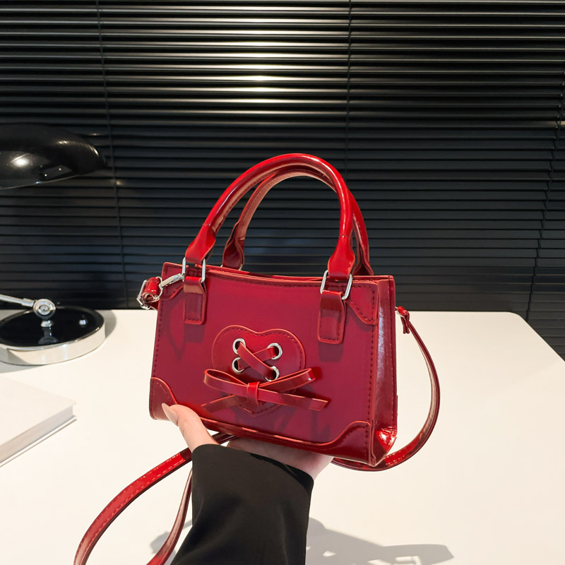 2024 invierno nuevo bolso de arco de gran capacidad en forma de corazón bolso de moda de mujer de gran capacidad bolso cuadrado