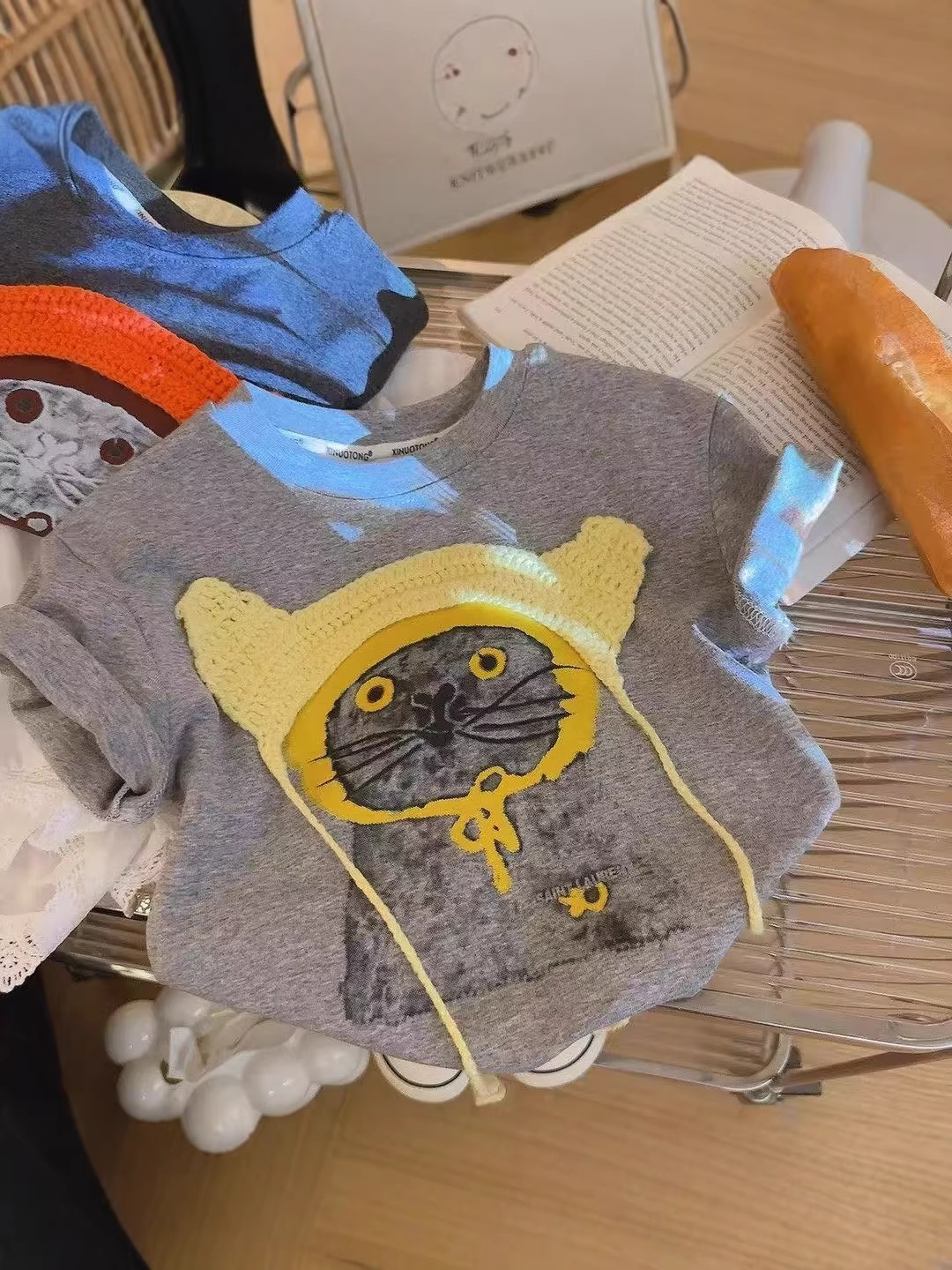Camiseta infantil de algodón de punto con sombrero parche tridimensional para niños y niñas más ropa infantil para adultos y adolescentes