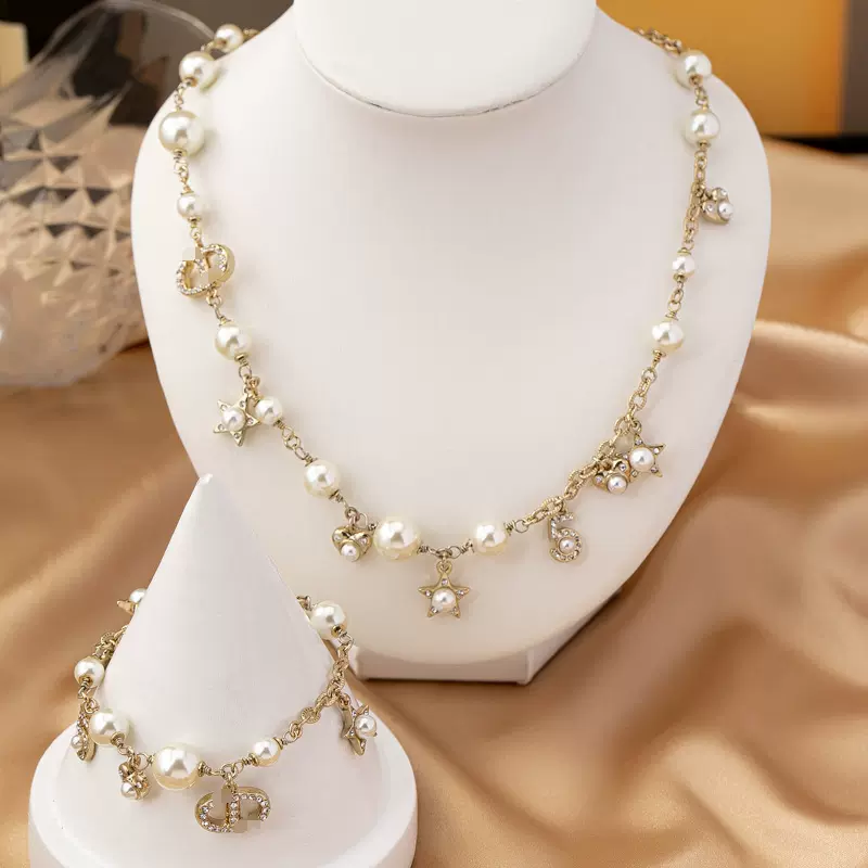 小香字母星星流苏项链新款镶钻珍珠锁骨链女爆款轻奢字母小众毛衣