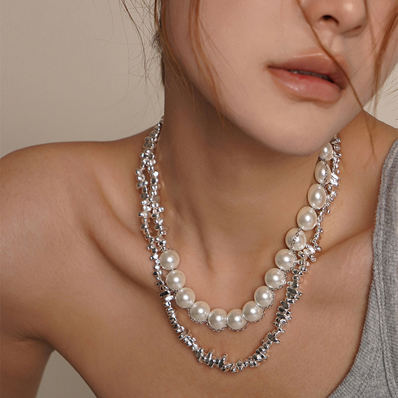 Brand necklace from pearl