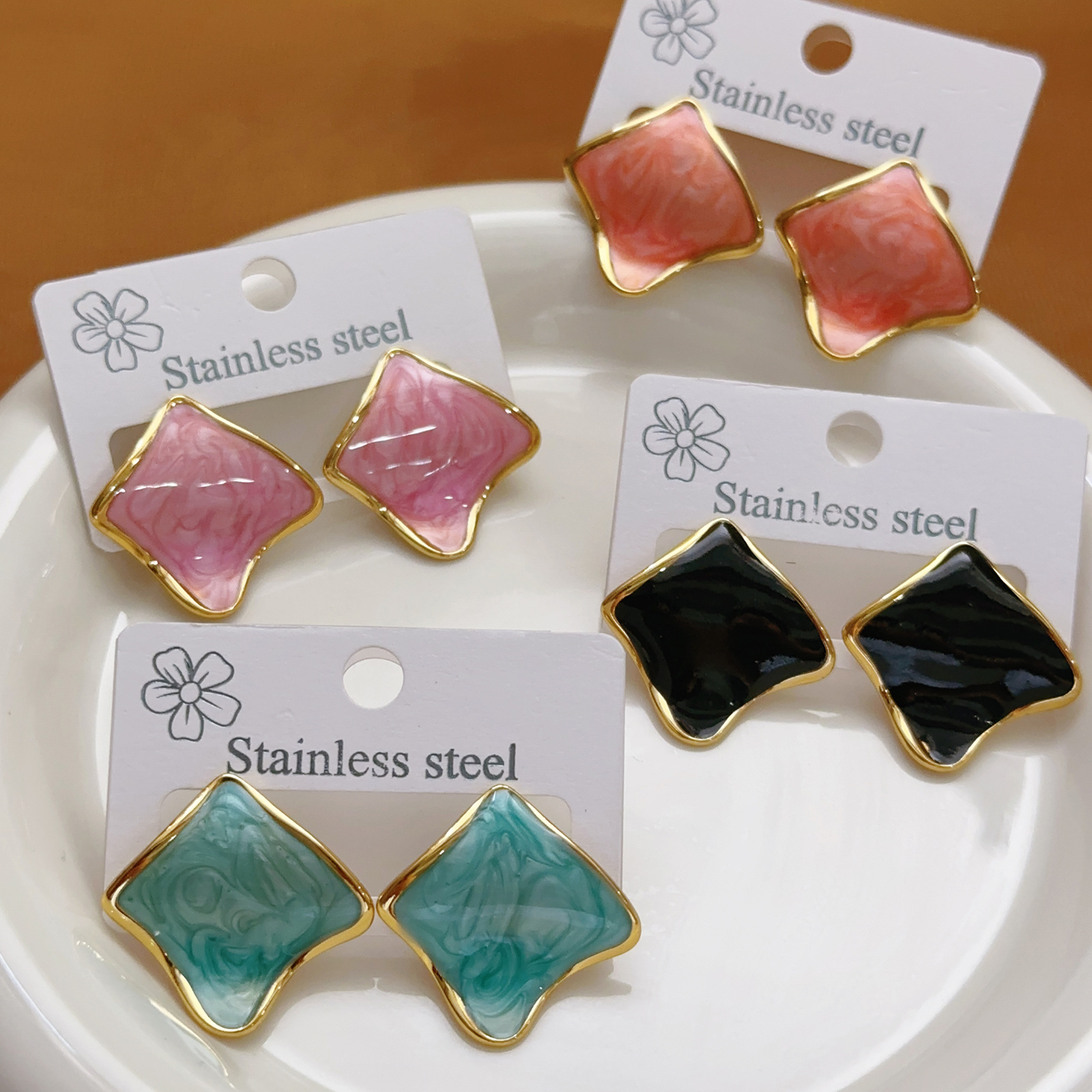 Venta caliente transfronteriza Pendientes cuadrados irregulares simples y de moda de acero inoxidable Pendientes de temperamento de diseño de nicho