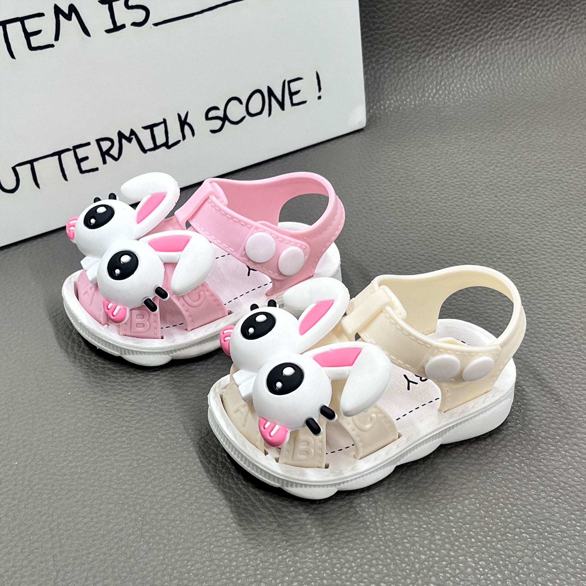 Zapatos de niñas sandalias de verano antideslizante con suela suave niñas pequeñas zapatos de bebés pequeños fabricantes de comercio electrónico