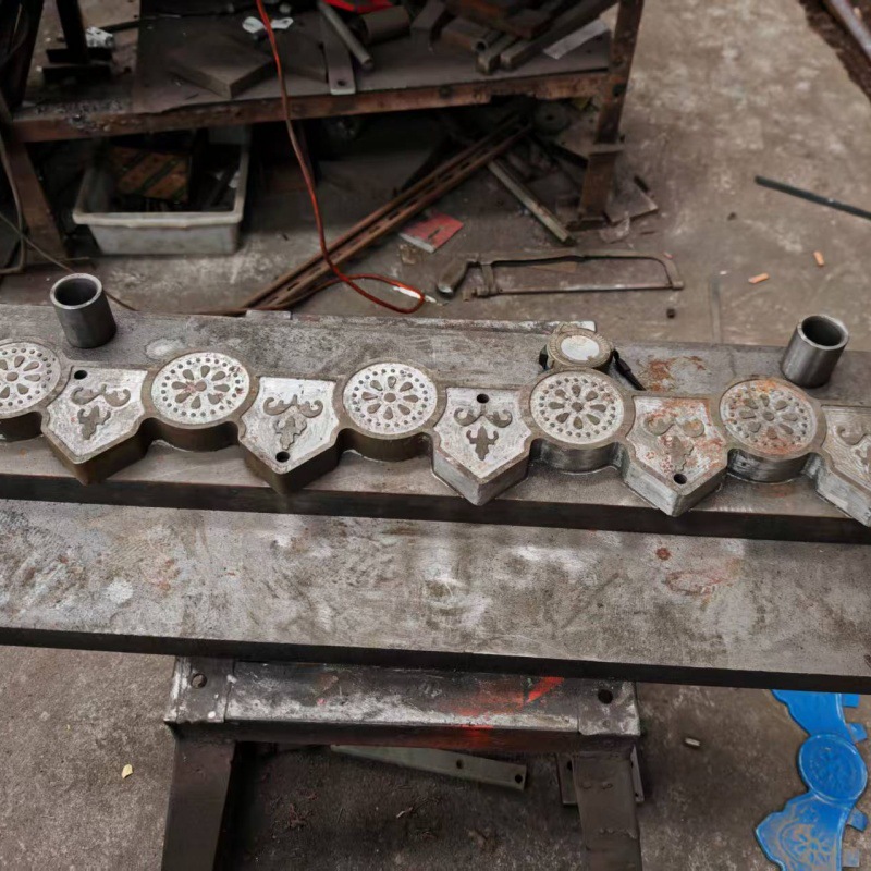 彩钢瓦配件模具 冲床模具 彩钢滴水岩模具 彩钢屋檐花边冲床模具