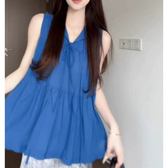 韓国系の優しい風の青いストラップのベストの女性の夏のデザイン感のフランス式の怠惰な外は絶美の袖なしの小さい上着を着ます。