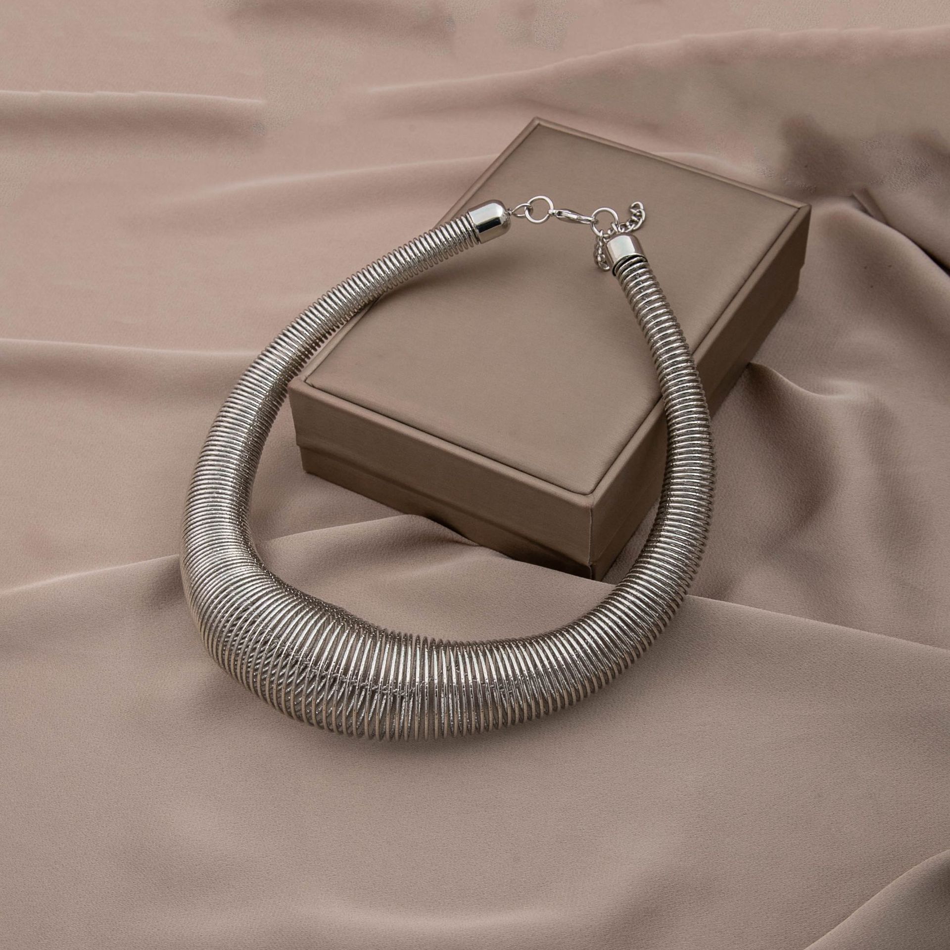 Exaggerated Classic Style Solid Color Iron Lobster Trigger Clasp Closure Choker Wholesale display picture 6
