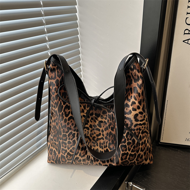 Retro estampado leopardo estilo de moda de viaje de estilo de estilo de viaje de gran capacidad de hombro bajo la axila bolso de mano para mujeres