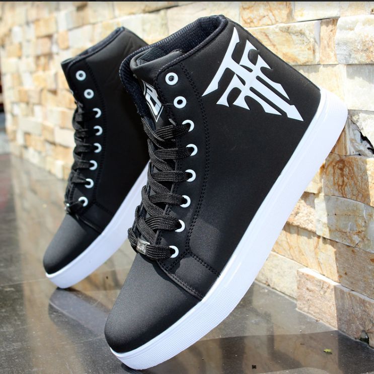 Zapatos de hombre 2024 nuevos zapatos blancos de verano de moda coreana zapatos de skate juveniles de moda deportiva casual zapatos de alta altura