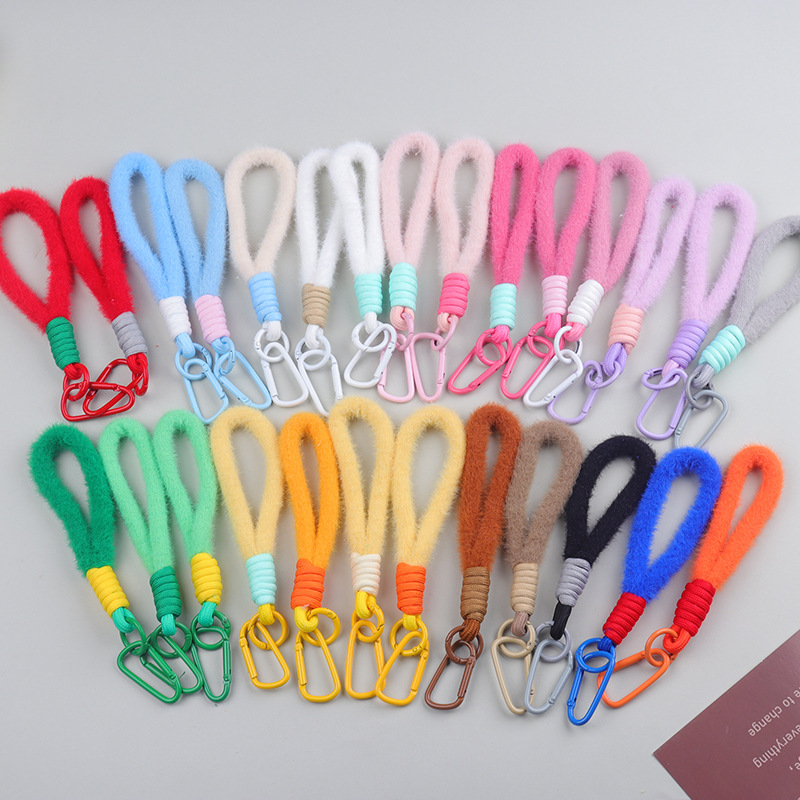 短款毛绒手机挂绳挂件钥匙扣登山扣手腕绳防丢手提绳玩偶玩具挂件