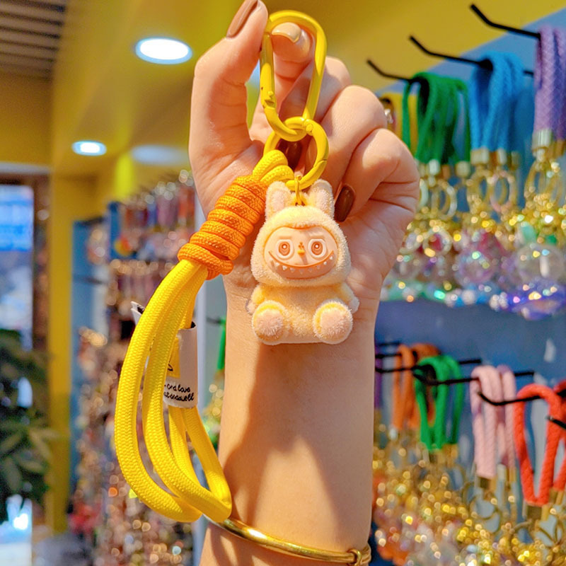 Caricatura floc amarelis llavero de automóvil pareja colgante bolsos creativos colgar garra máquina regalos al por mayor