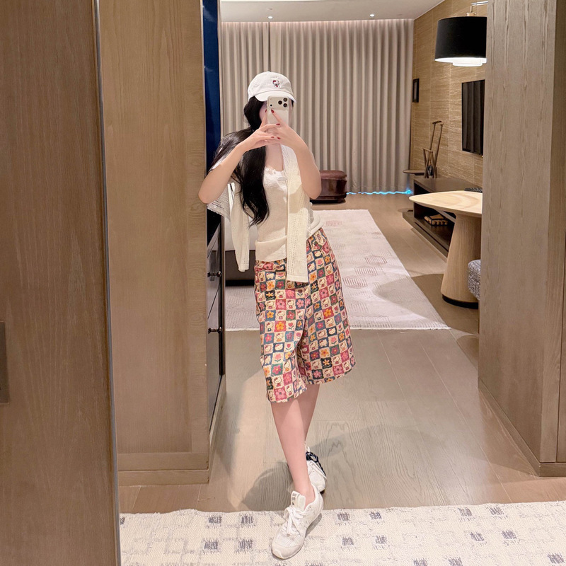 Colorful Checkerboard Cartoon Kitty Cat Floral Print Mid-Length Pants for Women, Loose Straight Wide-Leg Casual Shorts Colorful Checkerboard Cartoon Kitty Cat Floral Print Mid-Length Pants for Women, Loose Straight Wide-Leg Casual Shorts