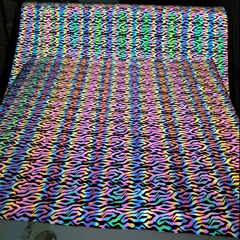 批发耐水洗条彩印花布花式图案七彩反光布服装用反光四面弹力面料