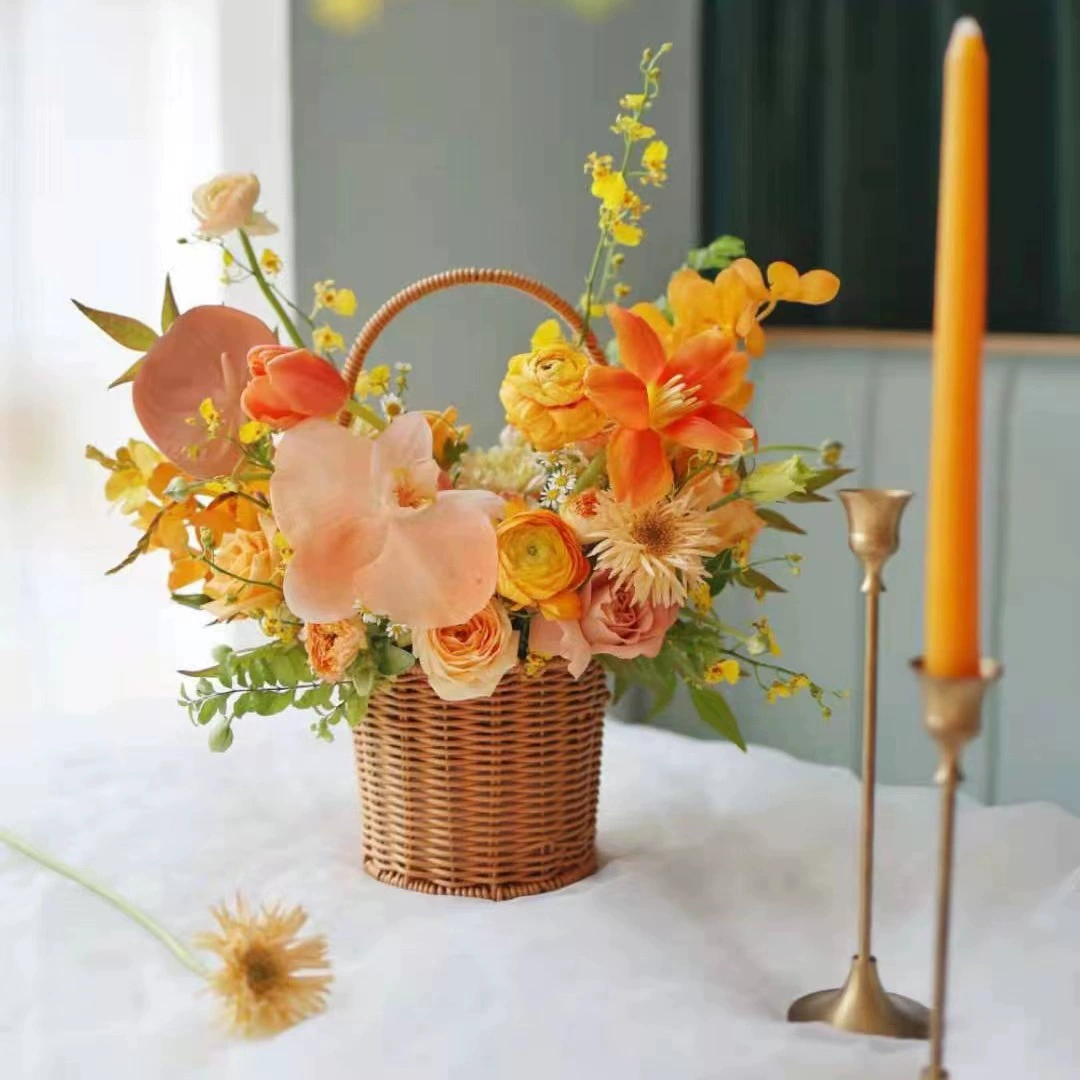 Handheld woven basket, decorations flower-shaped for living room
