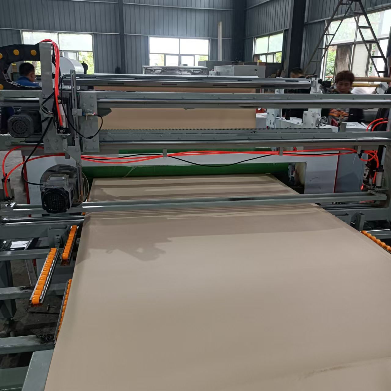 软硬包eva平贴机 皮革海绵绒布复合机 密度板植绒布贴合机