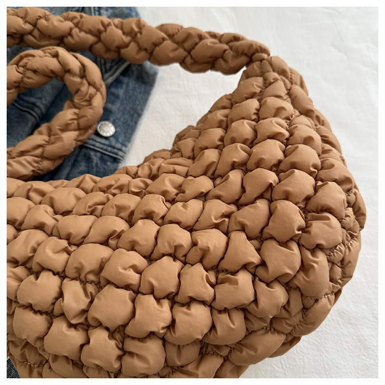 Large-capacity pleated cloud bag, new fashionable single-shoulder hand-held dumpling bag, solid-color simple crossbody bag, cross-border wholesale undefined