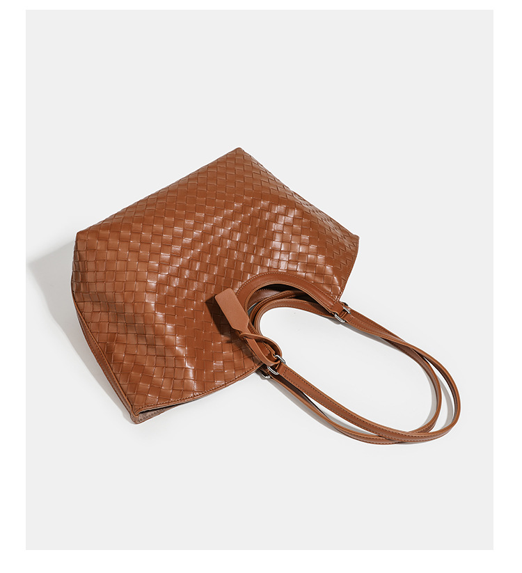 Túi tote da bò dệt kiểu retro cỡ lớn, có túi con rời, quai xách tay và đeo vai — màu nâu, màu đen chi tiết 8