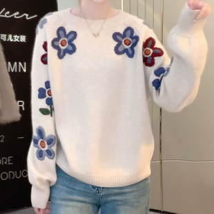 Winter New Korean Style Three-dimensional Embroidered Flower Sweater Women's Crewneck Design Chic Knitted Sweater Light Apricot