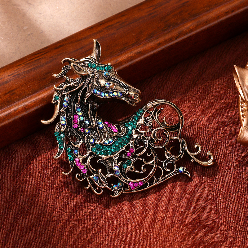 Zodiac Horse Brooch Retro Animal Zodiac Souvenir Year of the Horse Corsage Female Design Niche Pin Accessories