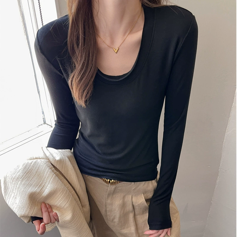 Body-friendly fitted long-sleeve with a round collar