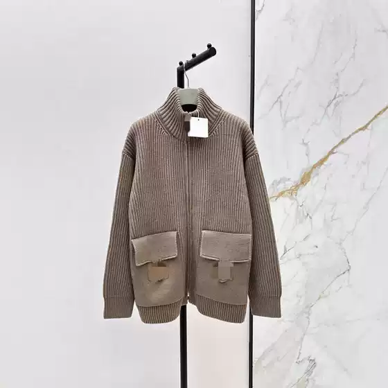 Shenzhen Nanyou 25 Fall Winter French Style Elegant Faux Leather Panel Letter Logo Patch Dual Pocket Zip Stand Collar Knit Cardigan Jacket