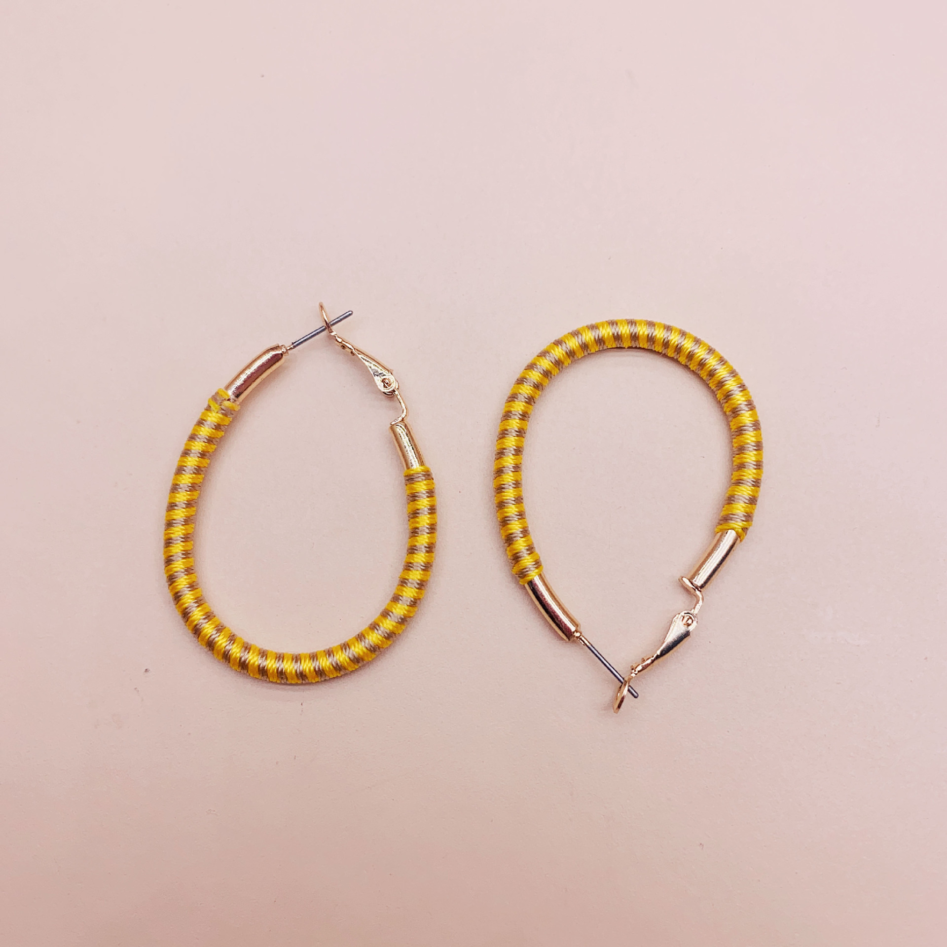 1 Pair Retro Geometric Solid Color Alloy Hoop Earrings display picture 3