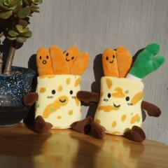 インターネット有名人のグルメパンケーキ、フルーツベルベットのぬいぐるみペンダント、人形、バッグチャーム、キーホルダー卸売
