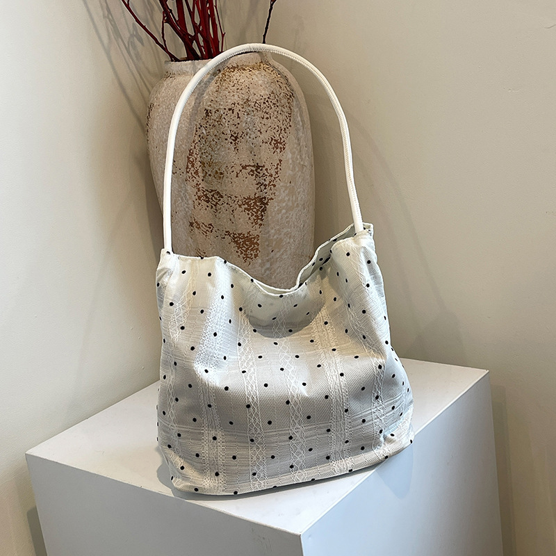 Bolsas de brazo de nicho coreano para mujeres 2024 nueva moda bolsas de mano de granja de hombro exquisitas bolsas pequeñas