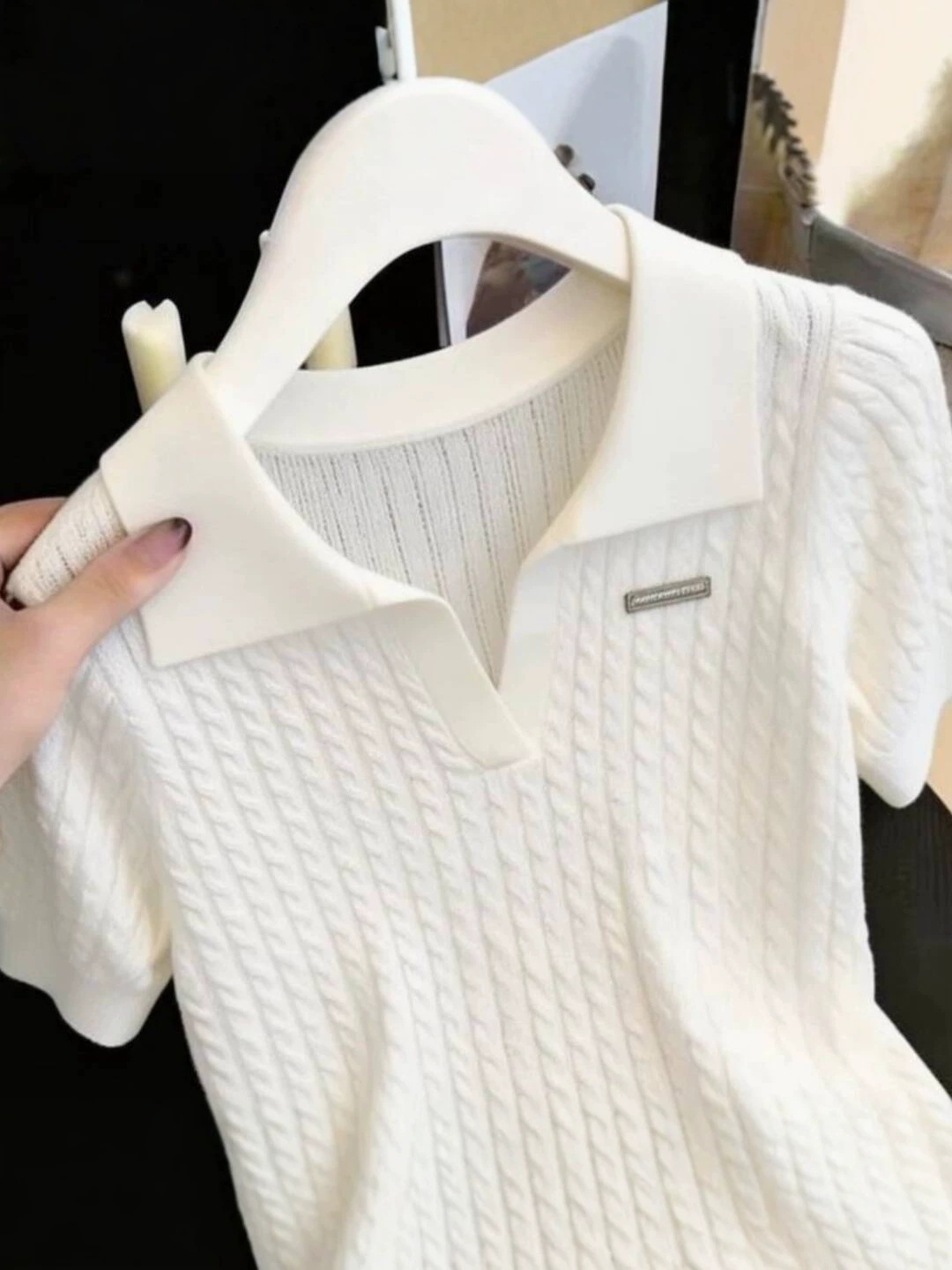 Áo thun nữ cổ polo tay ngắn dáng rộng chất liệu mát lạnh — trắng