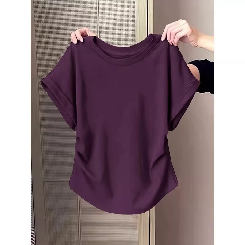 Áo thun nữ cổ tròn tay ngắn, thiết kế ôm eo, phong cách hiện đại — Màu đen chi tiết 11