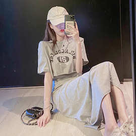2021夏装新款休闲时尚印花短款露脐上衣短袖T恤女+半身长裙两件套