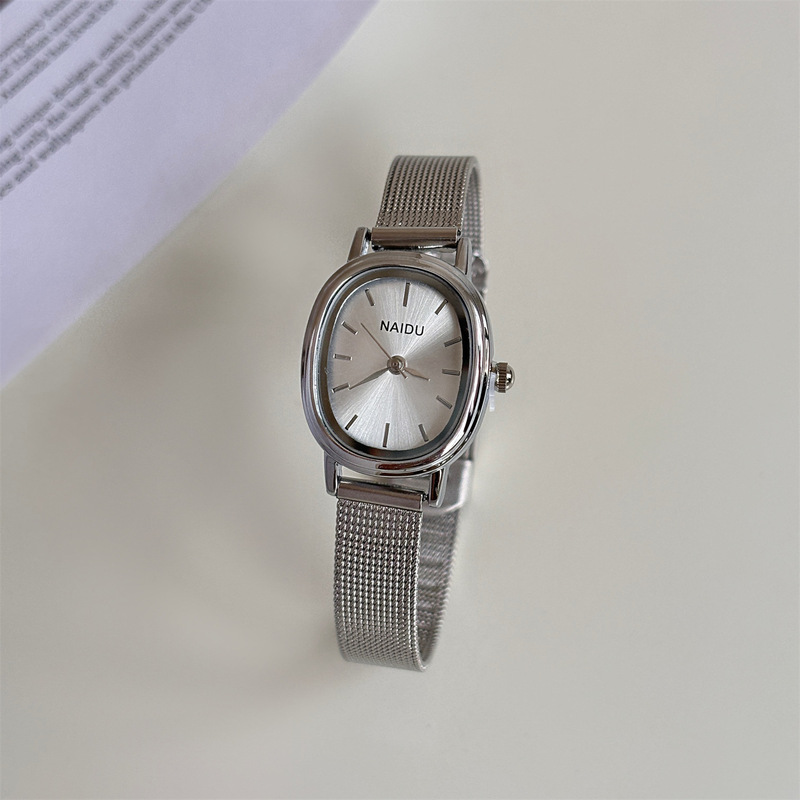 Oval Small Dial Watch for Female Students, Simple Temperament, High-End Niche, Light Luxury, Compact and Exquisite Mesh Strap Watch Oval Small Dial Watch for Female Students, Simple Temperament, High-End Niche, Light Luxury, Compact and Exquisite Mesh Strap Watch