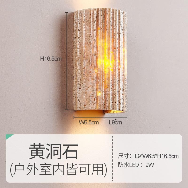 estilo japonés retro cabecera de cama agujero amarillo lámpara de pared de piedra silenciosa balcón sala de estar sofá TV pared de fondo escalera lámpara pasillo