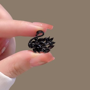 Collar Chest Buckle Anti-Exposure Buckle Elegant Accessory Summer Invisible Fixed Non-Damaging Clothing Exquisite Swan Small Pin
