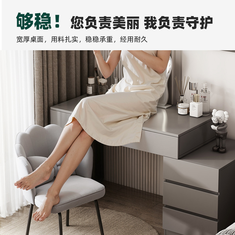 Comodín italiano dormitorio 2025 nuevo estilo moderno simple mesa de maquillaje alta sensación de mesas de cabezal de cama en una mesa de maquillaje