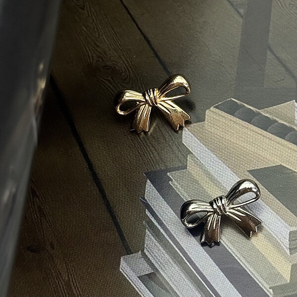 Fashionable metal trend cardigan with bow