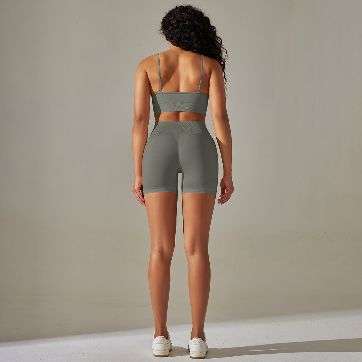 Transfronterizo europeo y americano de color sólido sin costuras de alta elástico apretado melocotón belleza espalda ropa deportiva ropa de yoga pantalones cortos de tres puntos traje de las mujeres