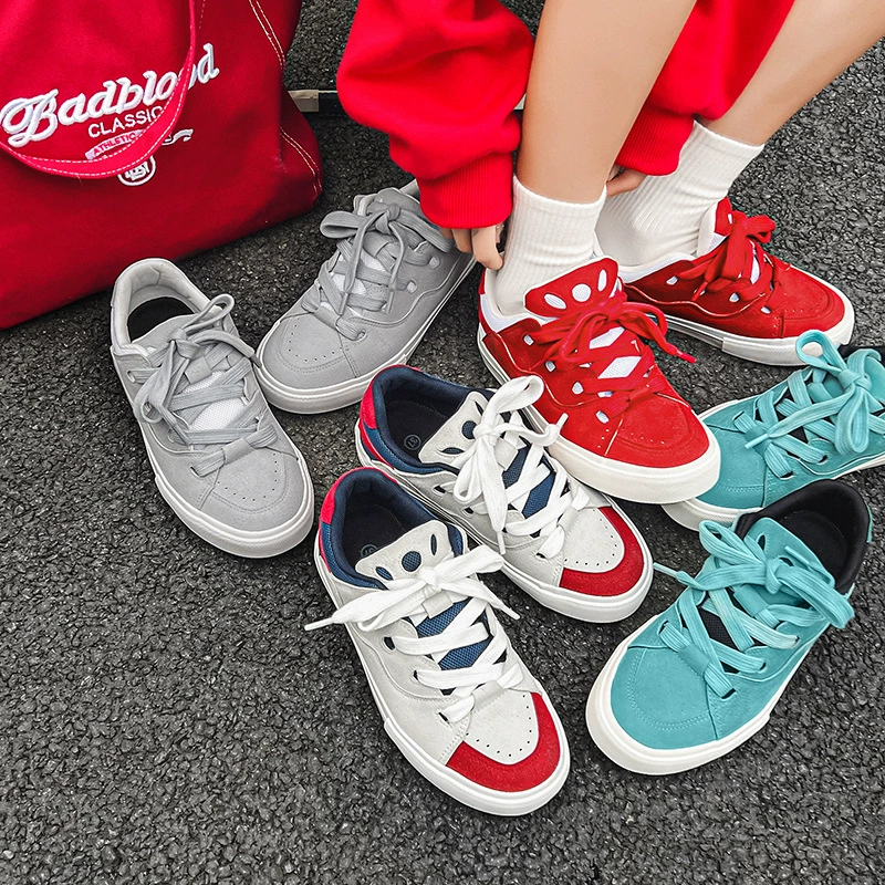 Осень 2023 Новый стиль Обувь для скейтборда Обувь для пары Хлебная обувь Озерно-синяя и белая замшевая Мужская и женская повседневная обувь в стиле ретро