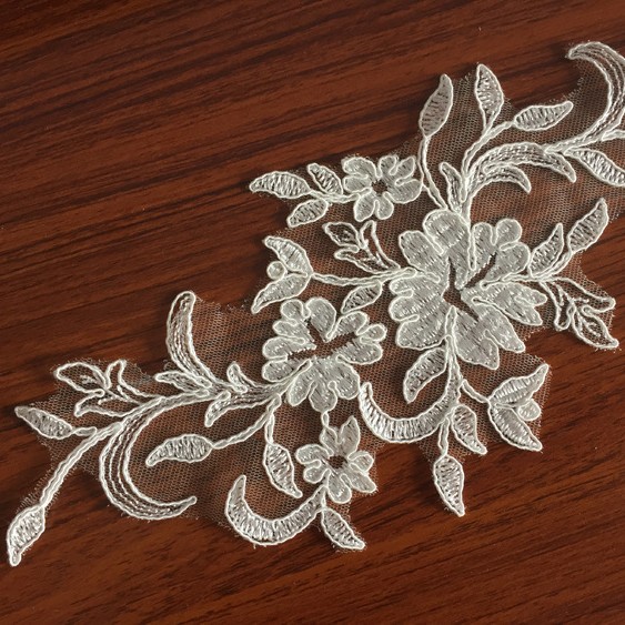 米白色车骨蕾丝对花朵花Lace 婚纱礼服用车股蕾丝贴花朵花