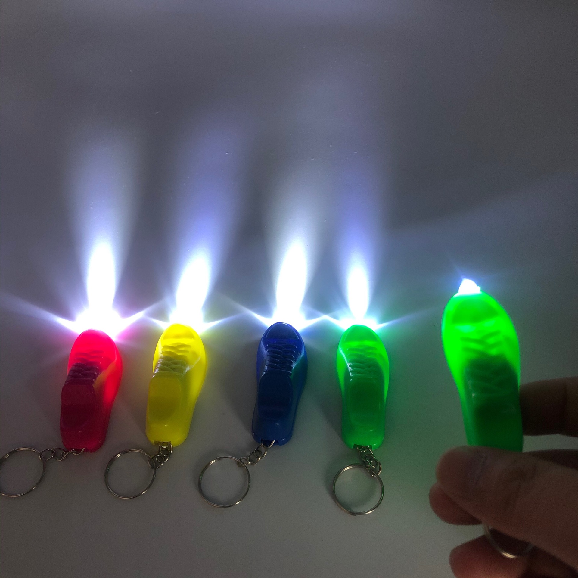 Zapatos luminosos llaveros accesorios accesorios accesorios accesorios juguetes para niños menos de un regalo